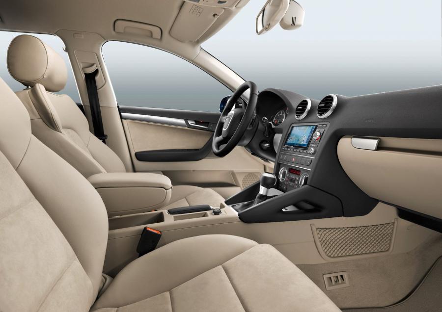 Интерьер Audi A3 Sportback TDI (8PA) 2010 года  (WW) (фото 3 из 15)